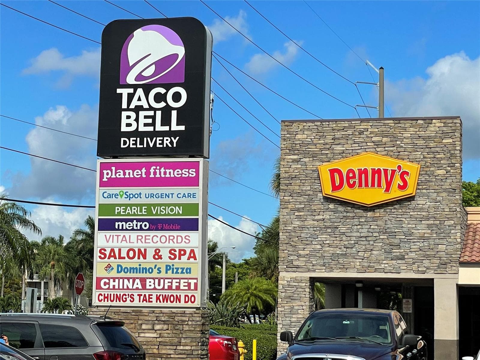 18606 NW 67th Avenue, Hialeah, FL 33015
