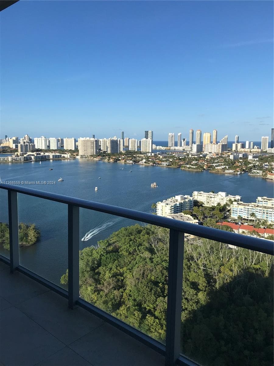 16385 Biscayne Blvd # 7, North Miami Beach, FL 33160 — zdjęcie 5