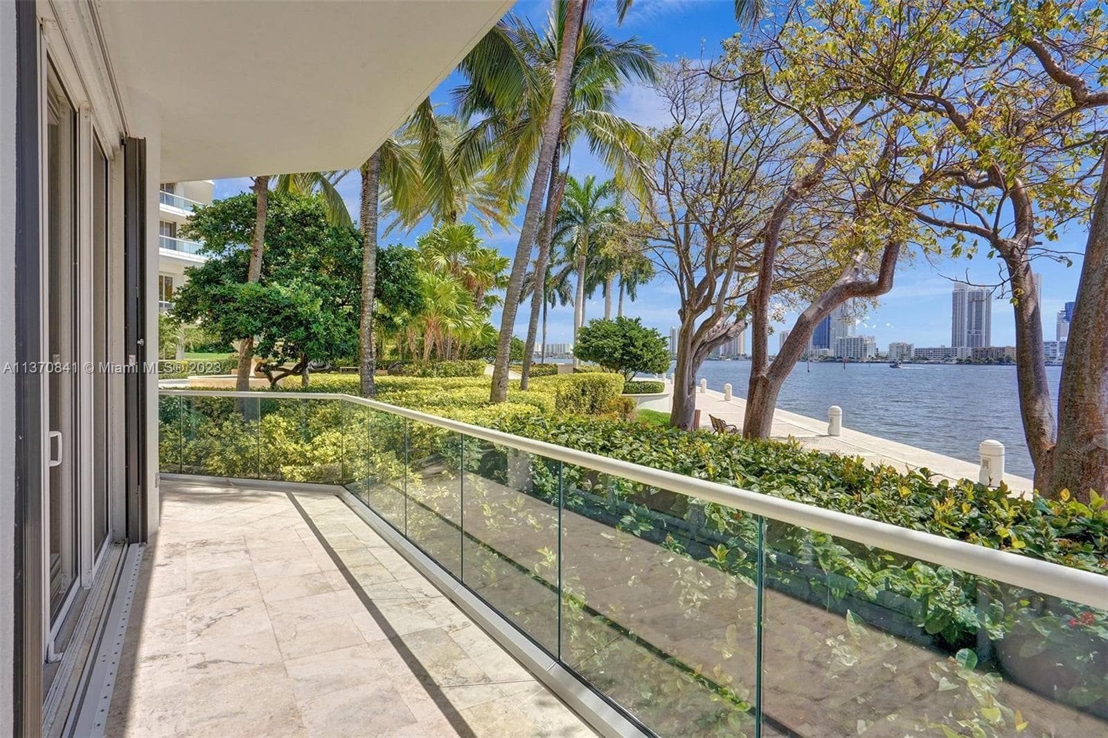 2600 Island Blvd # 101, Aventura, FL 33160 — zdjęcie 2