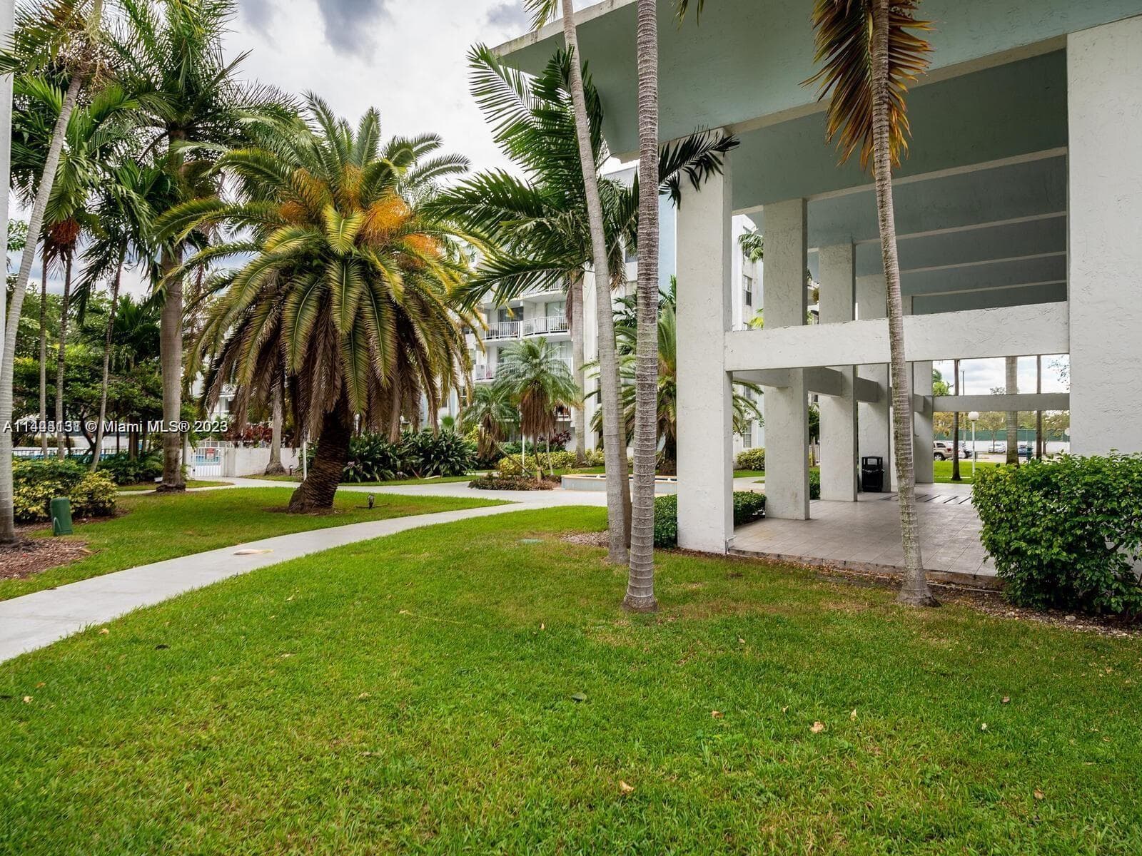 496 NW 165th St Rd # D112, Miami, FL 33169 — zdjęcie 2