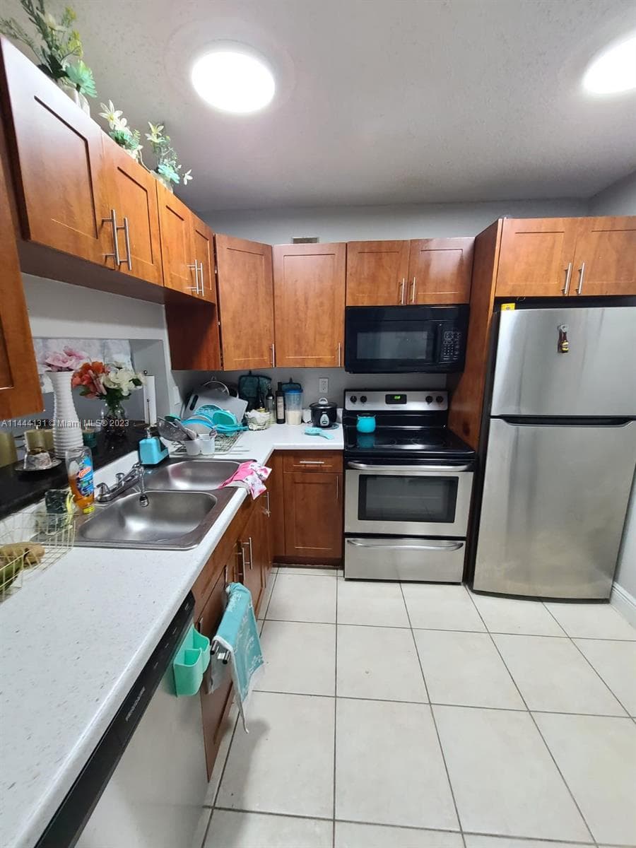 496 NW 165th St Rd # D112, Miami, FL 33169 — zdjęcie 3