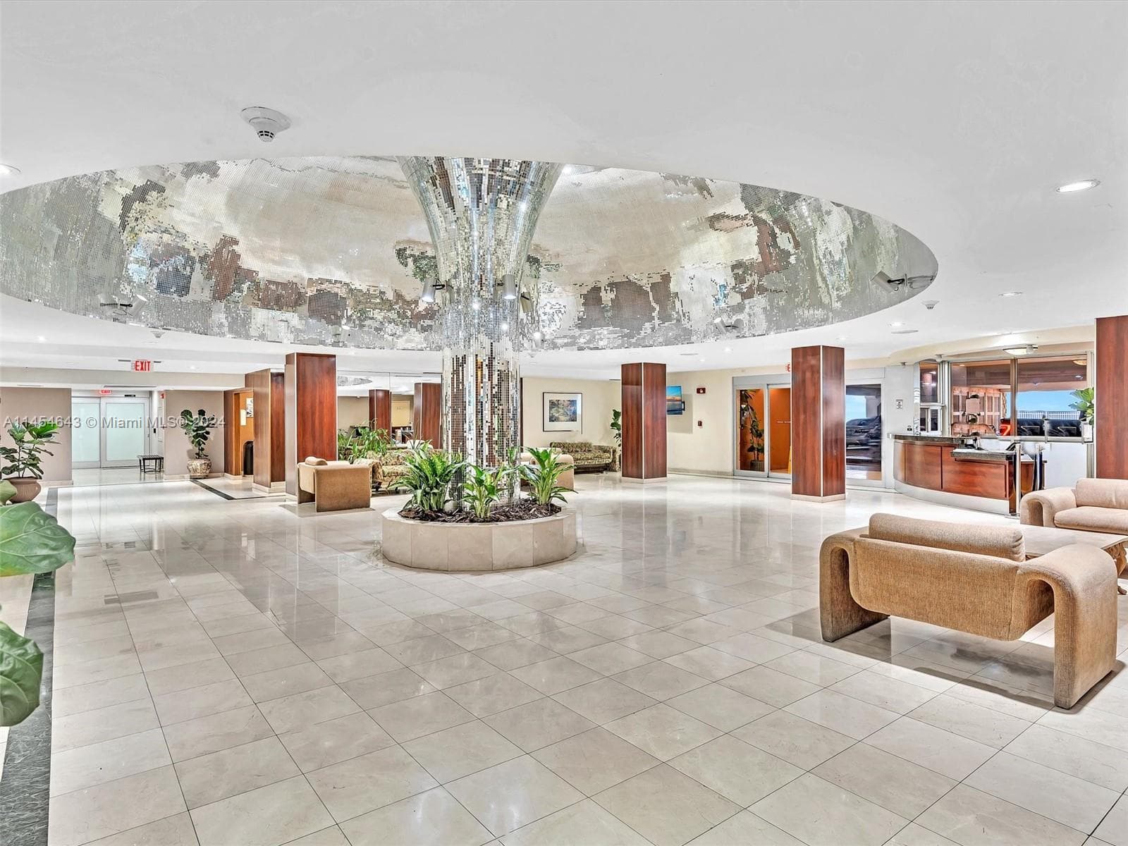 2655 Collins Ave # 706, Miami Beach, FL 33140 — zdjęcie 2