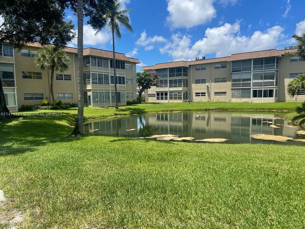 5051 W Oakland Park Blvd # 204, Lauderdale Lakes, FL 33313 — zdjęcie 2
