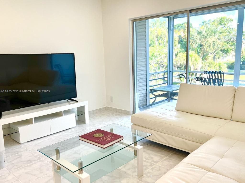 5051 W Oakland Park Blvd # 204, Lauderdale Lakes, FL 33313 — zdjęcie 5