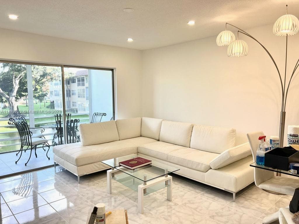 5051 W Oakland Park Blvd # 204, Lauderdale Lakes, FL 33313 — zdjęcie 4
