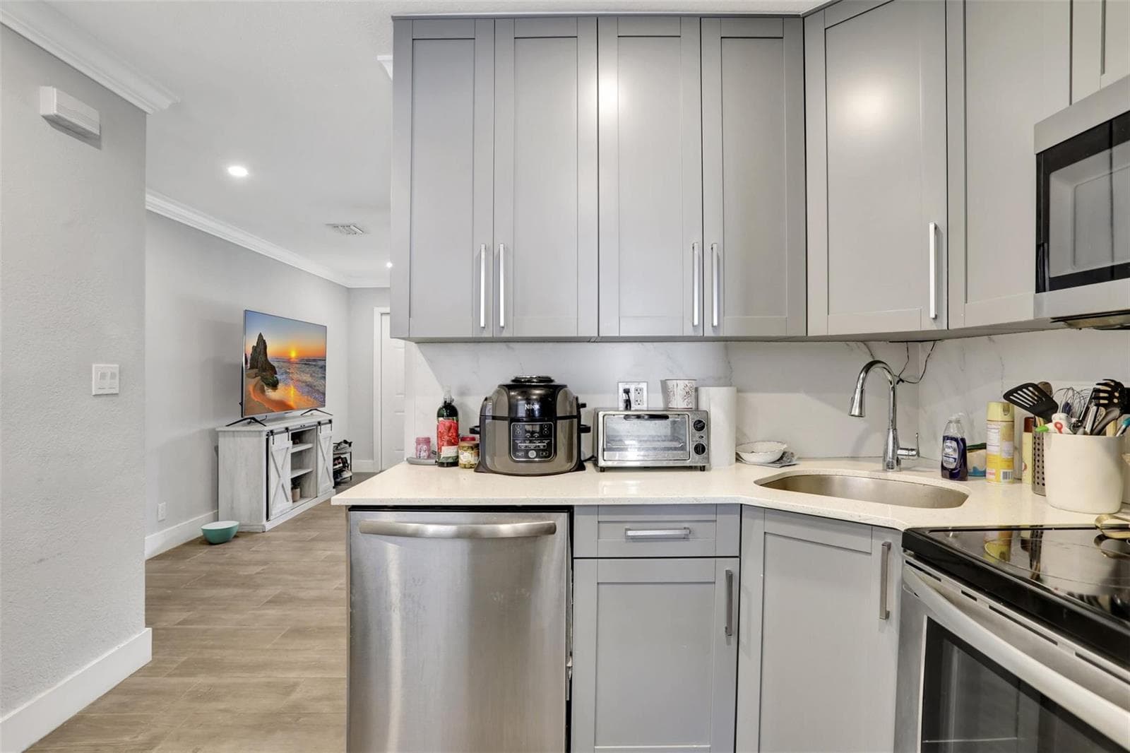 2609 NW 9th Avenue, Wilton Manors, FL 33311 — zdjęcie 3