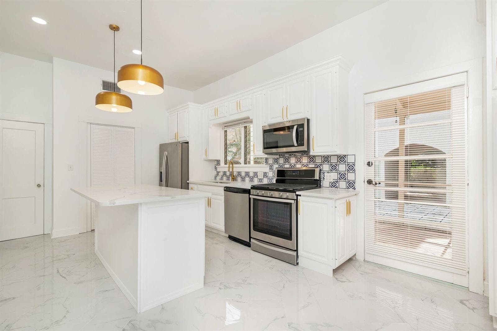 232 Rugby Road, West Palm Beach, FL 33405 — zdjęcie 2