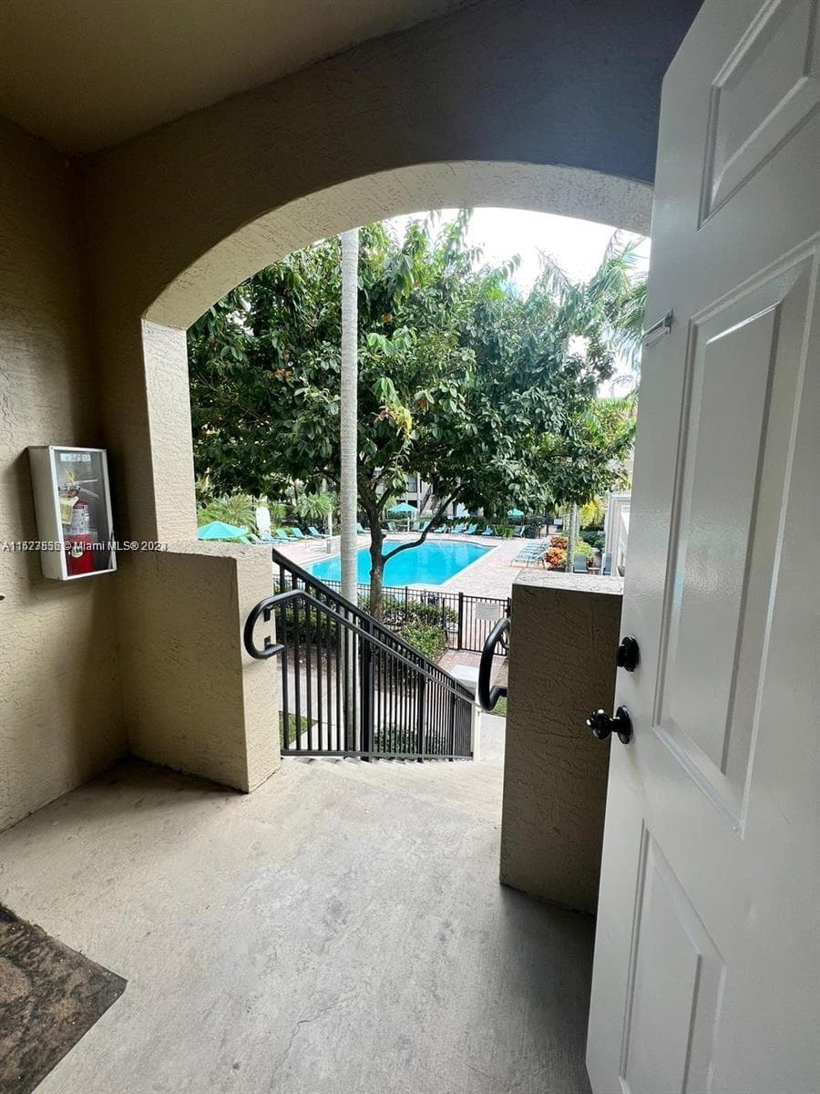 5940 W Sample Rd # 304, Coral Springs, FL 33067