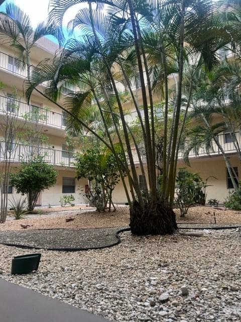 2871 Somerset Dr # 218, Lauderdale Lakes, FL 33311