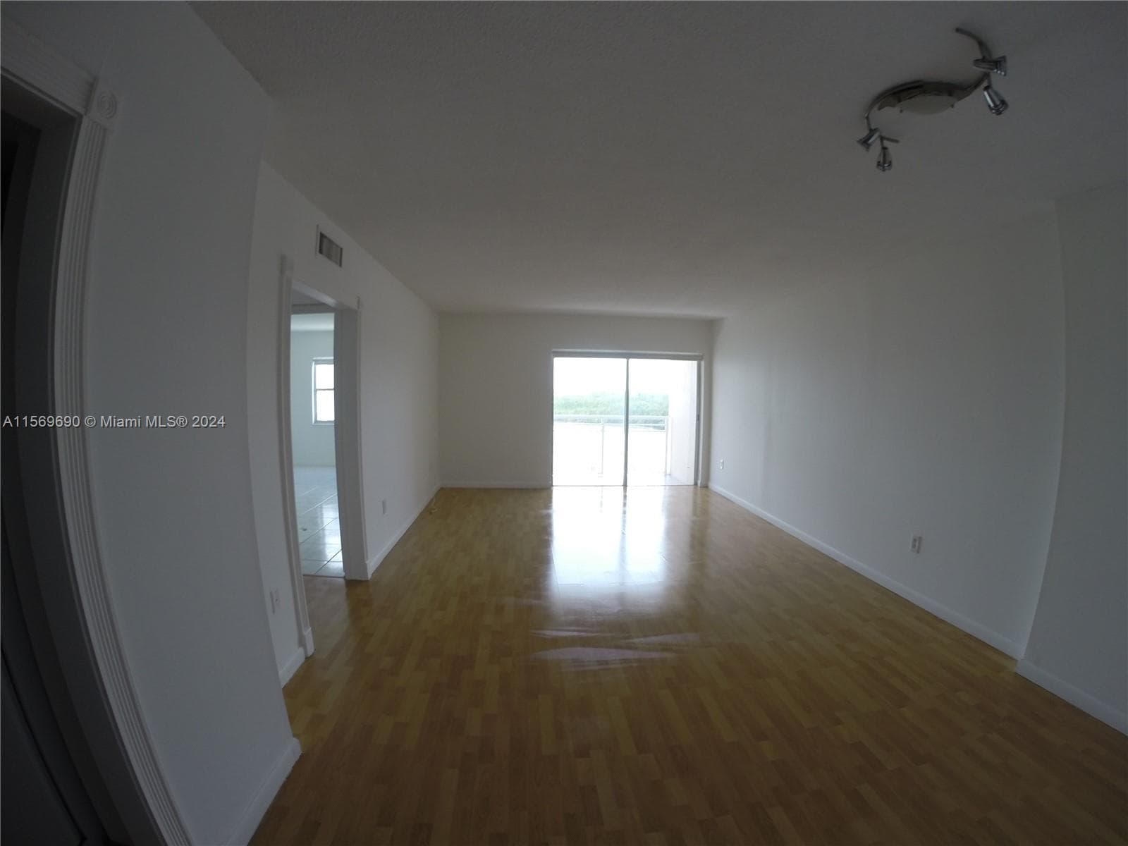 400 Kings Point Dr # 905, Sunny Isles Beach, FL 33160