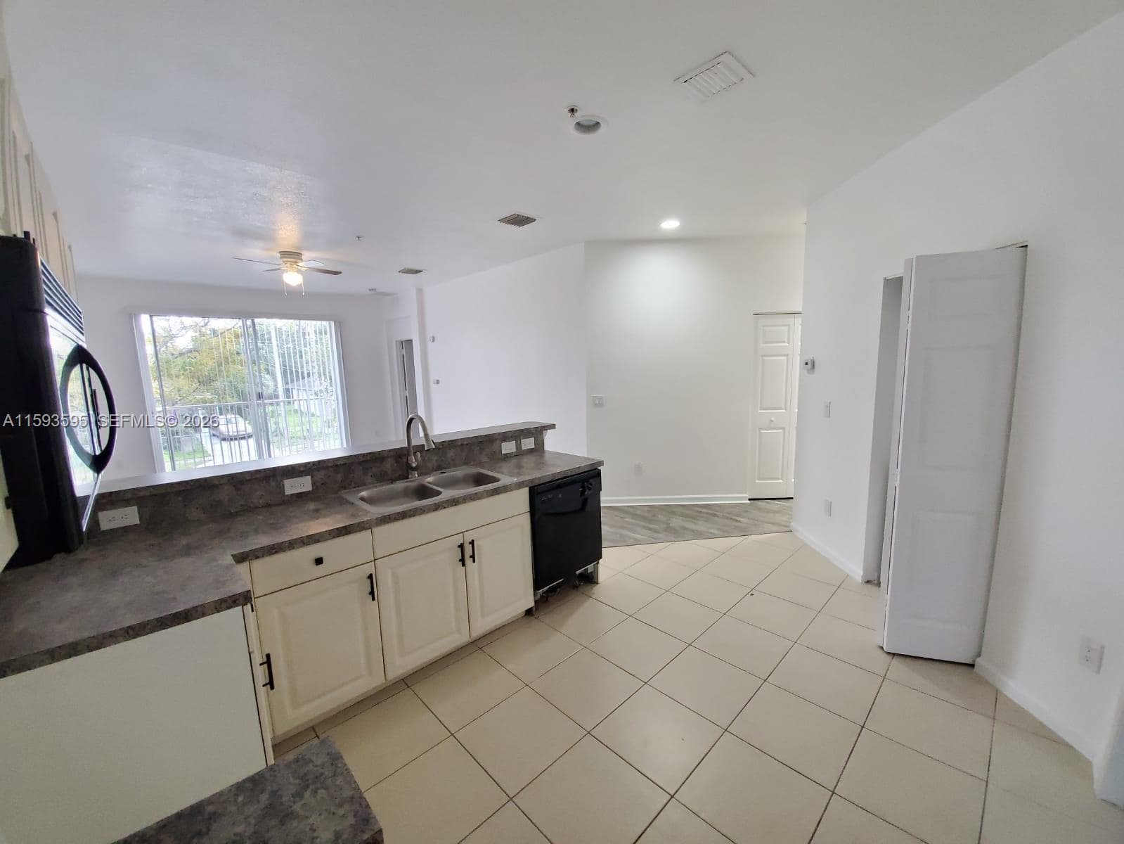 1945 Marsh Harbor Dr # 1945, Riviera Beach, FL 33404 — zdjęcie 2