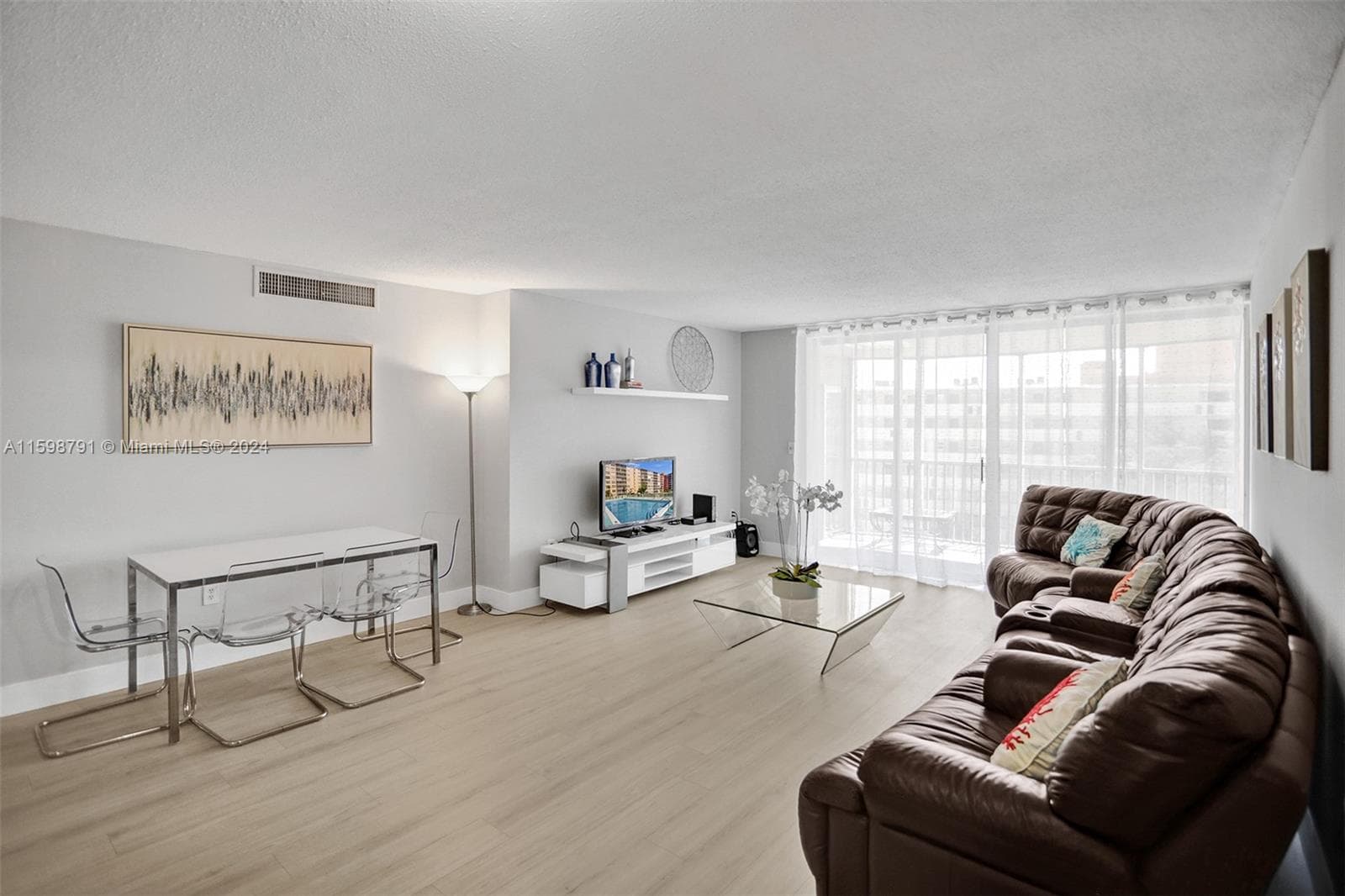 1770 NE 191st St # 716-1, Miami, FL 33179 — zdjęcie 3