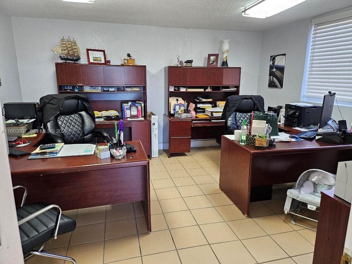 4010 E 8th Ave, Hialeah, FL 33013 — zdjęcie 3