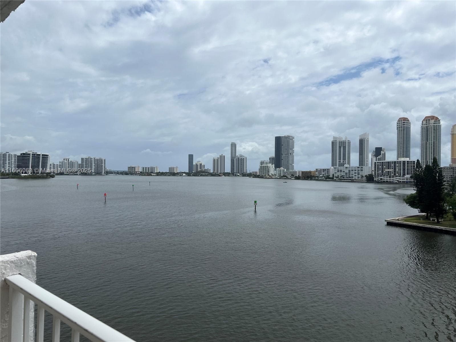 4000 NE 170th St # 604, North Miami Beach, FL 33160 — zdjęcie 4