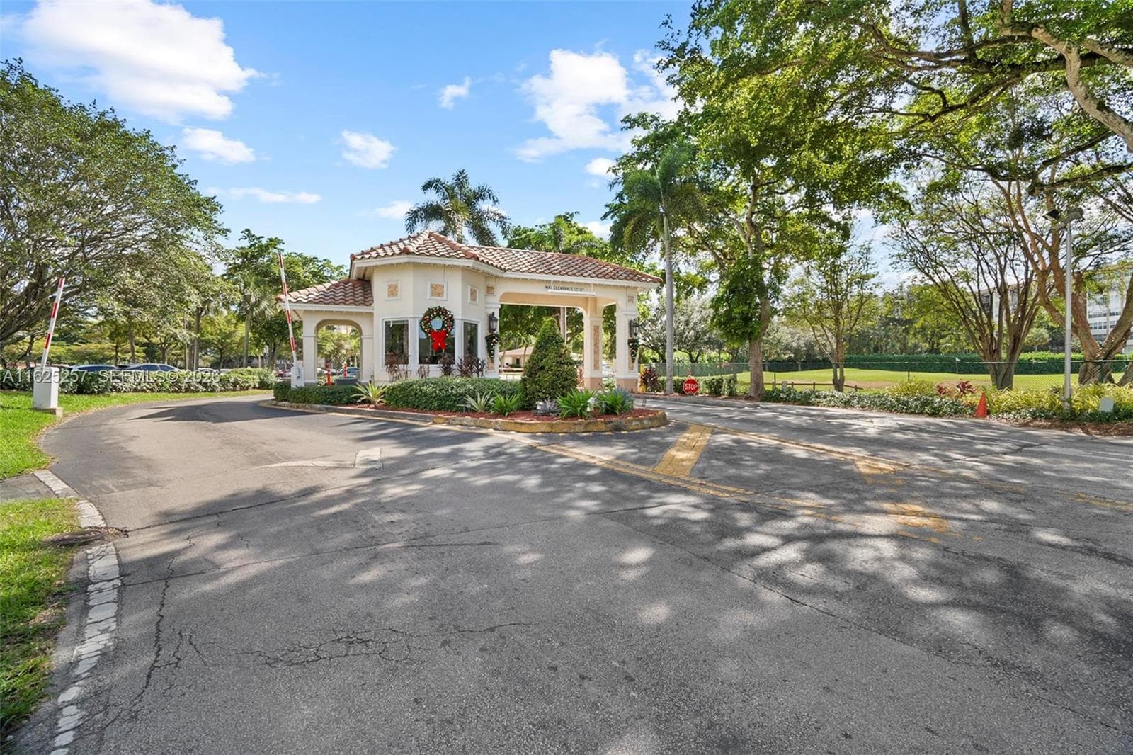 1000 Saint Charles Pl # 522, Pembroke Pines, FL 33026 — zdjęcie 2