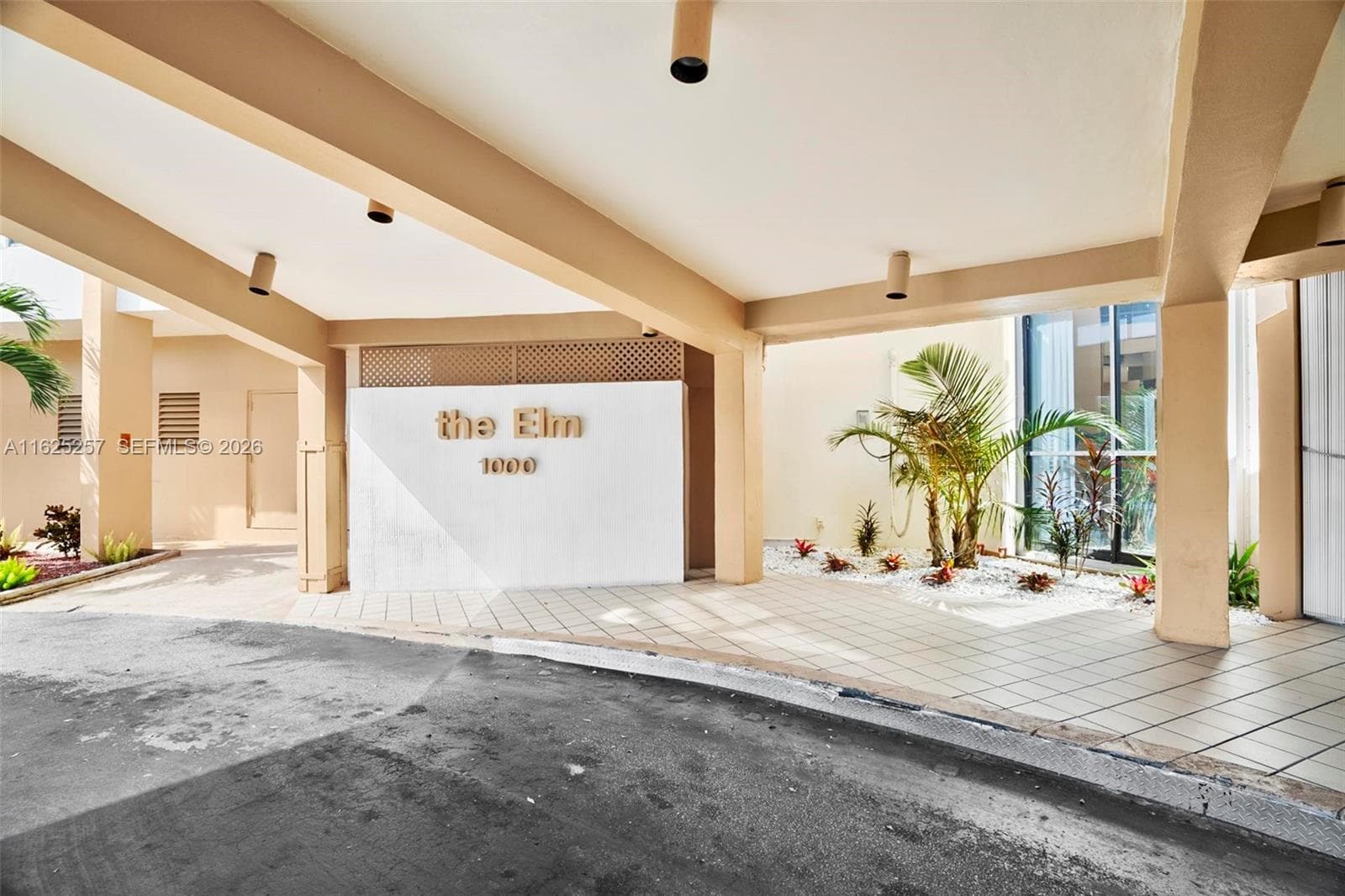 1000 Saint Charles Pl # 522, Pembroke Pines, FL 33026 — zdjęcie 3