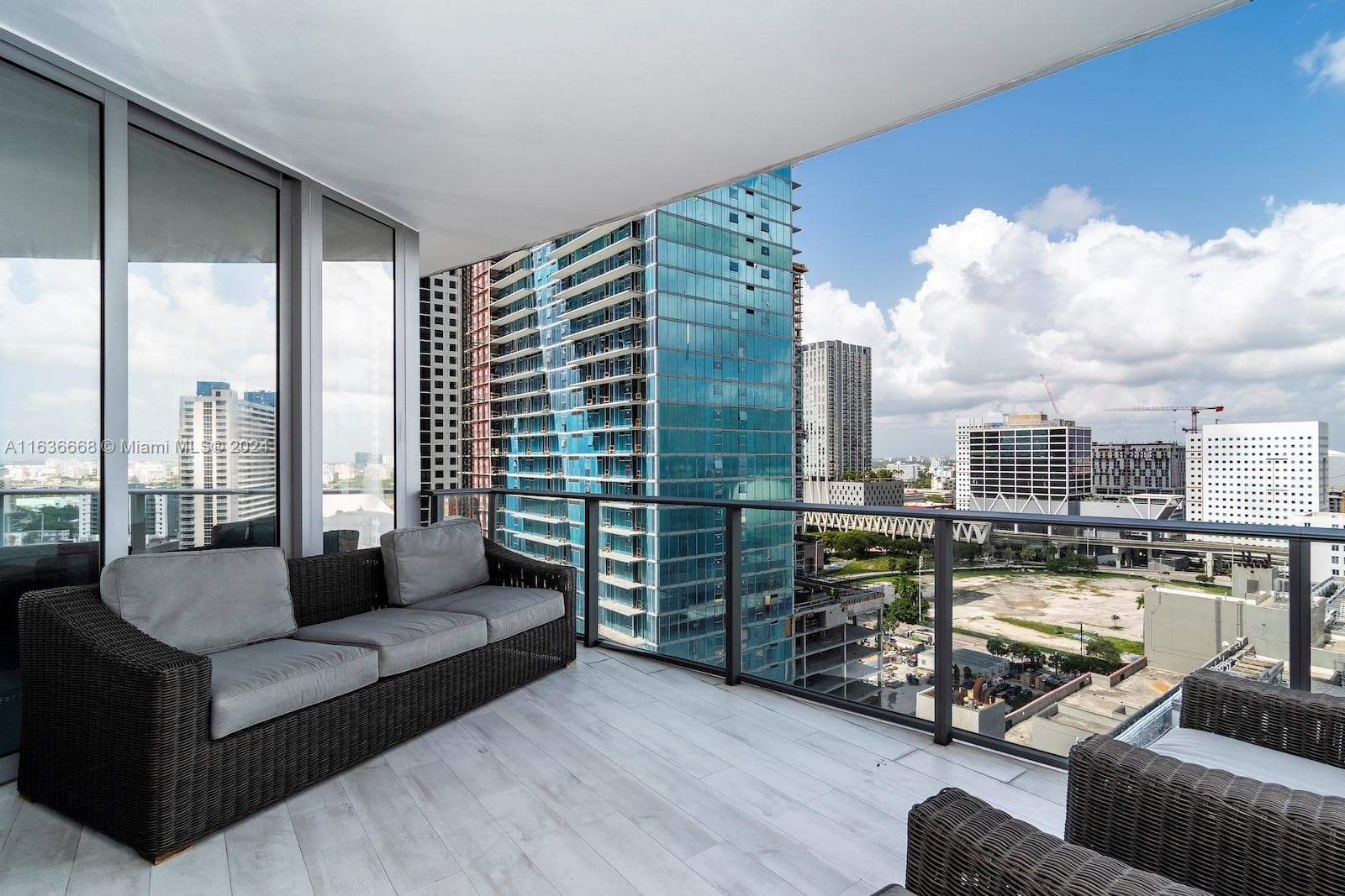 851 NE 1st Ave # 1710, Miami, FL 33132 — zdjęcie 3