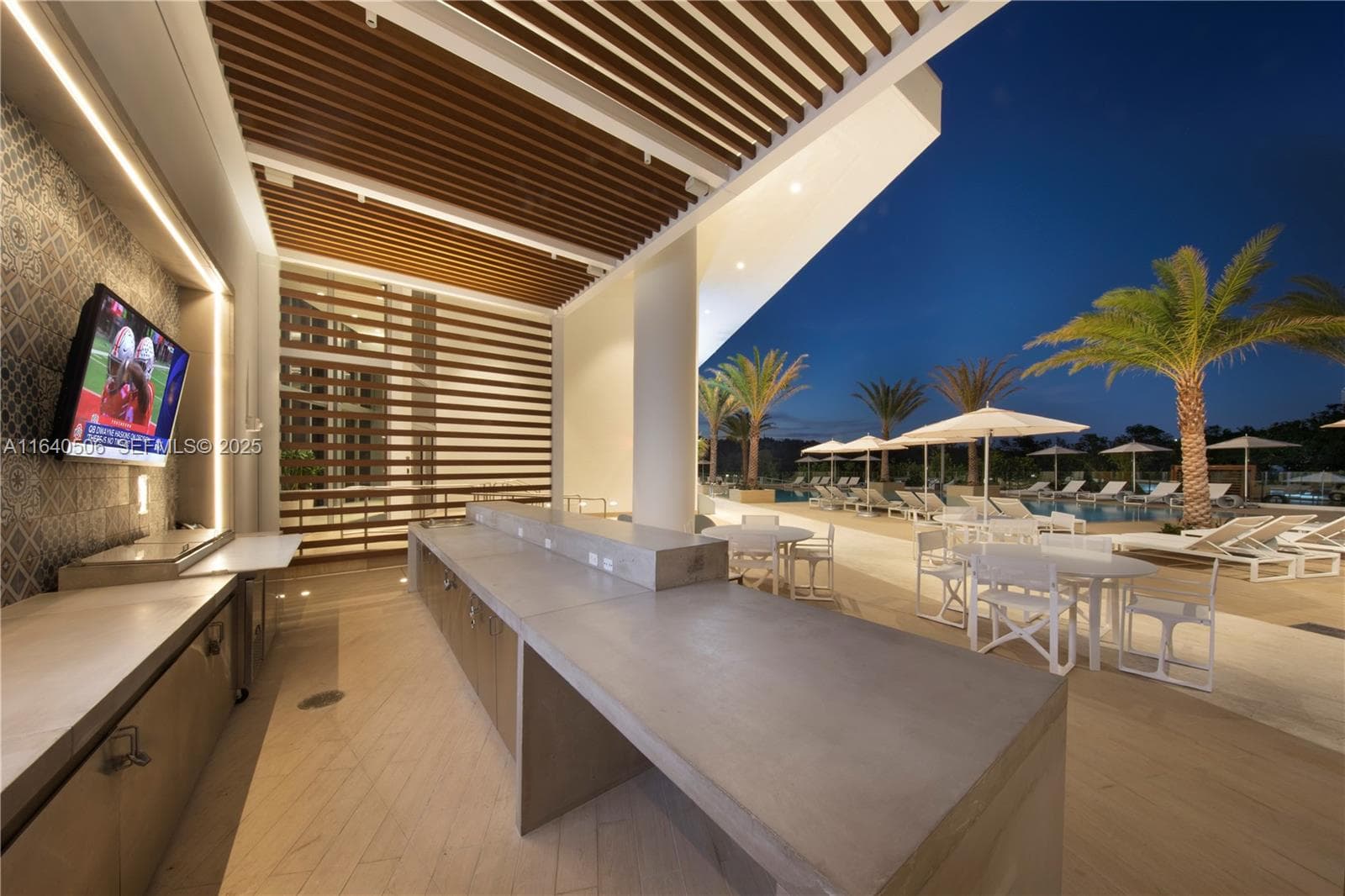 16385 Biscayne Blvd # PH7, North Miami Beach, FL 33160 — zdjęcie 3