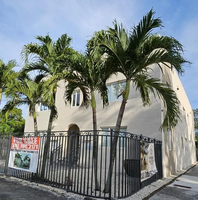 2500 NE 192nd St, Miami, FL 33180 — zdjęcie 3
