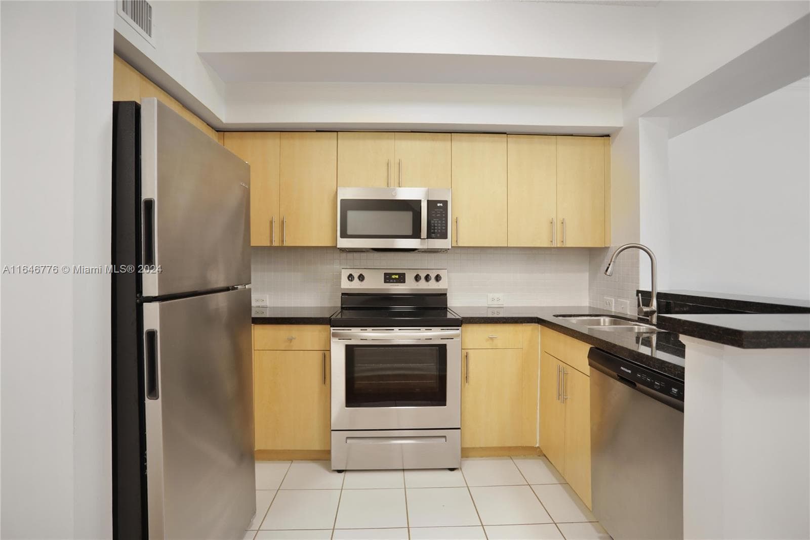 2941 NE 185th St # 1305, Miami, FL 33180 — zdjęcie 5