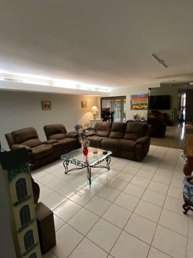 16023 Kingsmoor Way, Miami Lakes, FL 33014 — zdjęcie 2