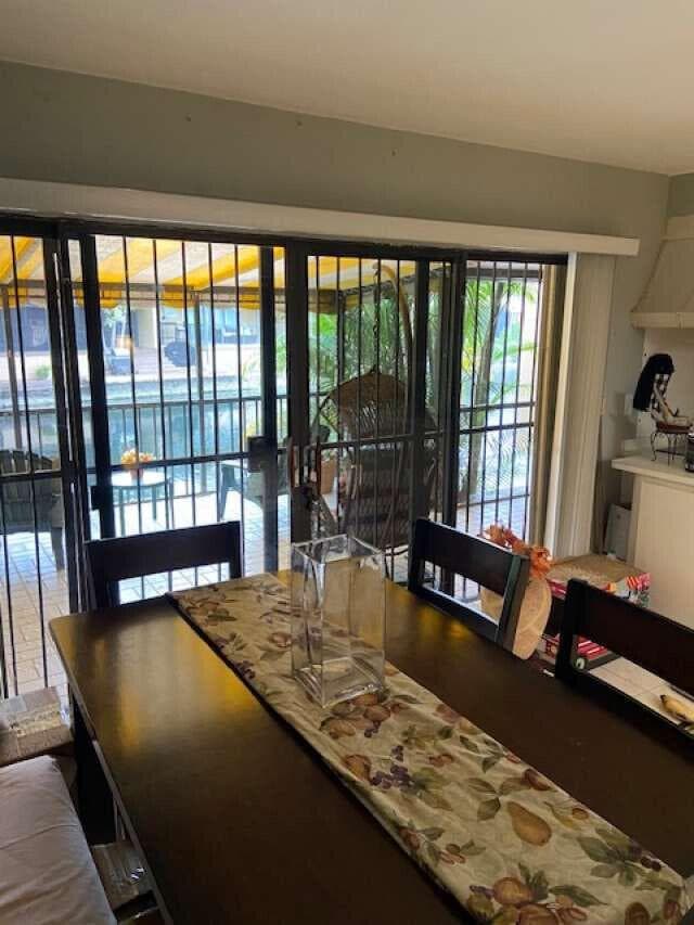16023 Kingsmoor Way, Miami Lakes, FL 33014 — zdjęcie 3