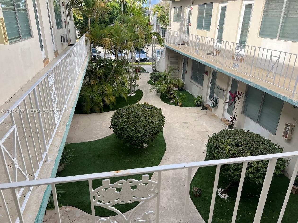2072 NE 169th St # Apartments # 5, 9, 11, 12, North Miami Beach, FL 33162 — zdjęcie 4
