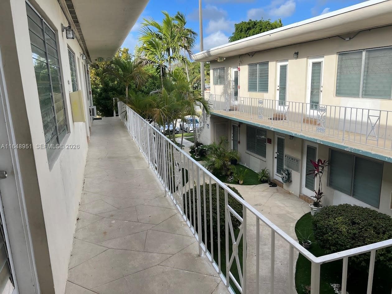 2072 NE 169th St # 9, 11, 12 & 5, North Miami Beach, FL 33162 — zdjęcie 5