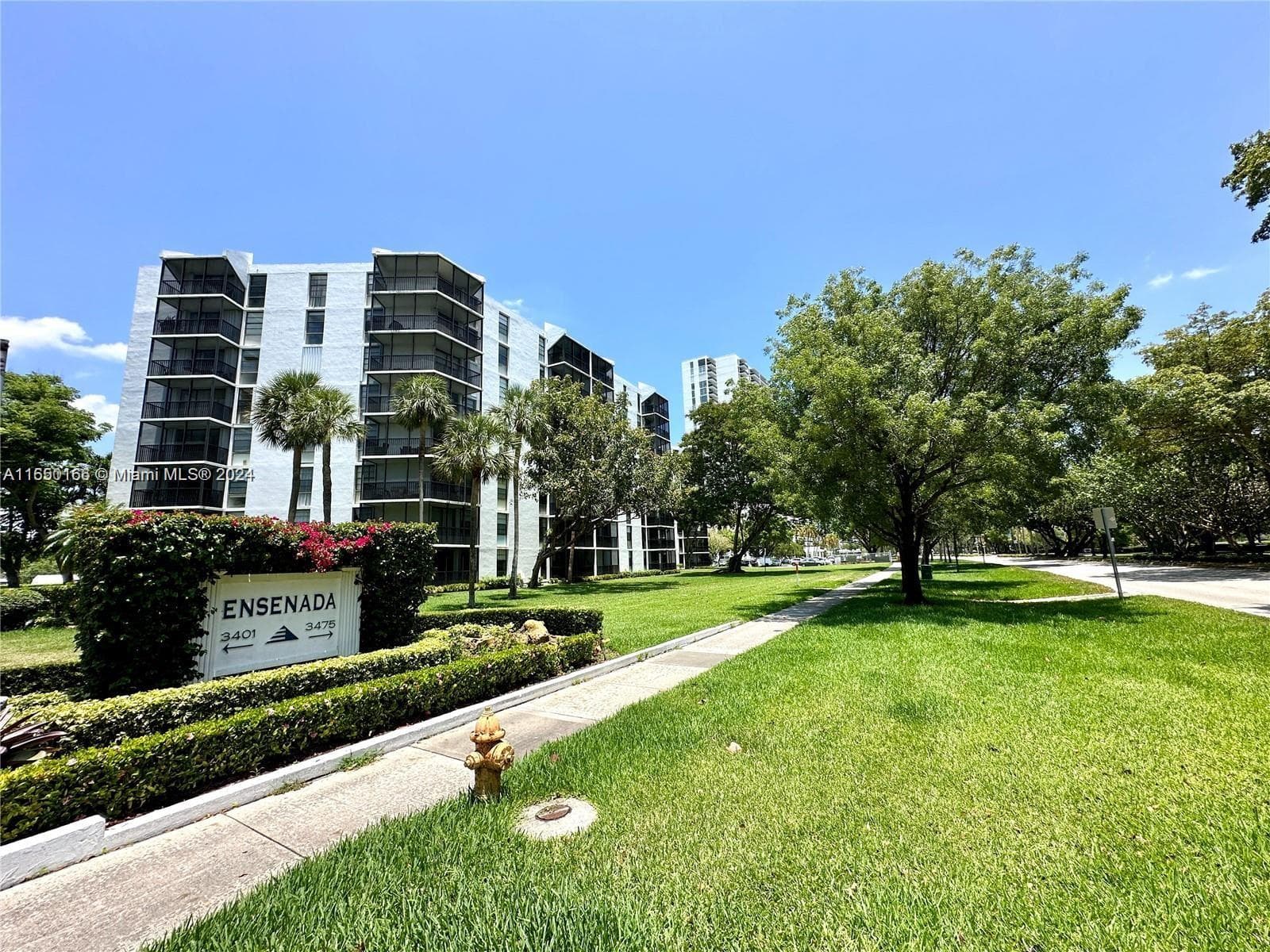 3475 N Country Club Dr # 204, Aventura, FL 33180