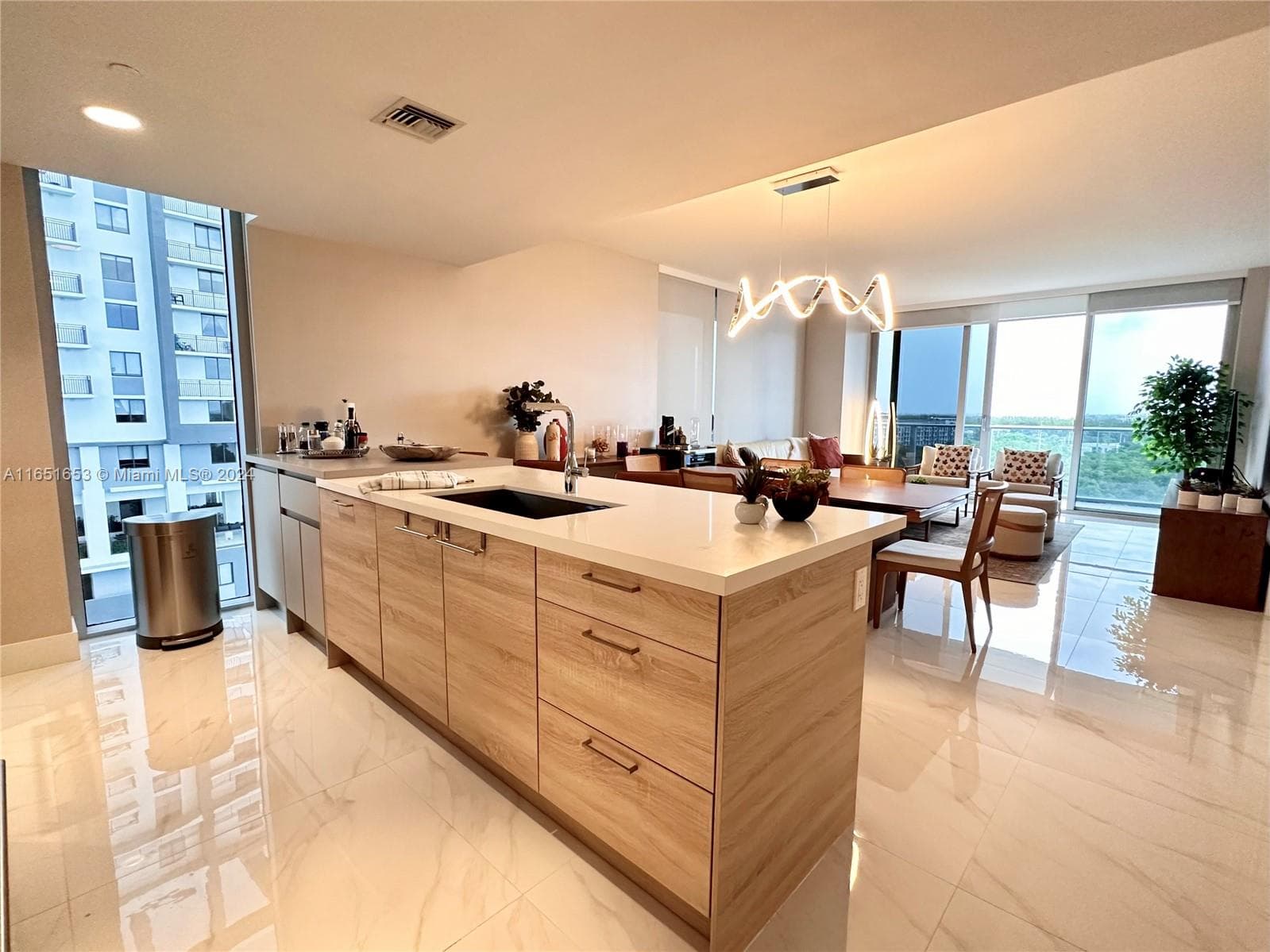 16385 Biscayne Blvd # 1201, North Miami Beach, FL 33160 — zdjęcie 4