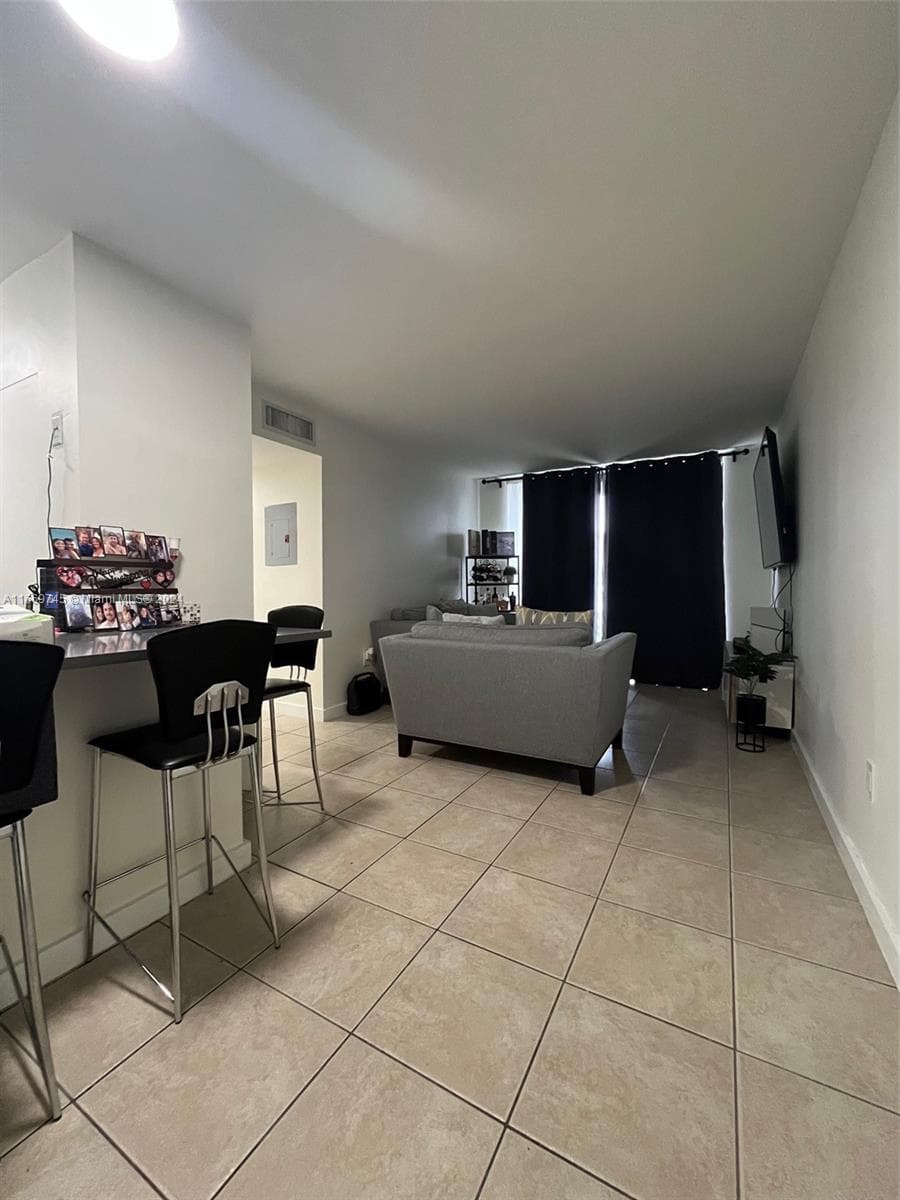 8075 NW 7th St # 109, Miami, FL 33126 — zdjęcie 2