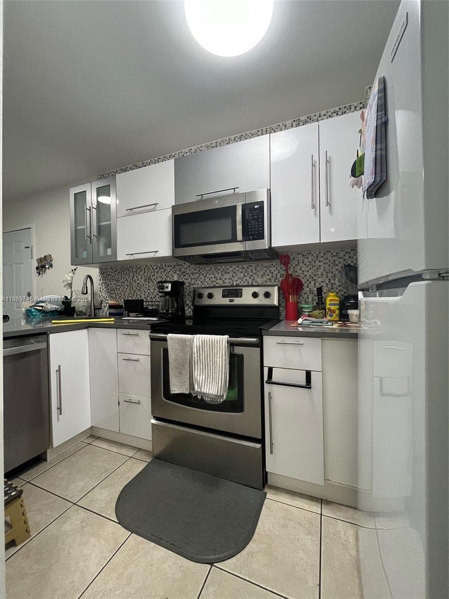 8075 NW 7th St # 109, Miami, FL 33126 — zdjęcie 5
