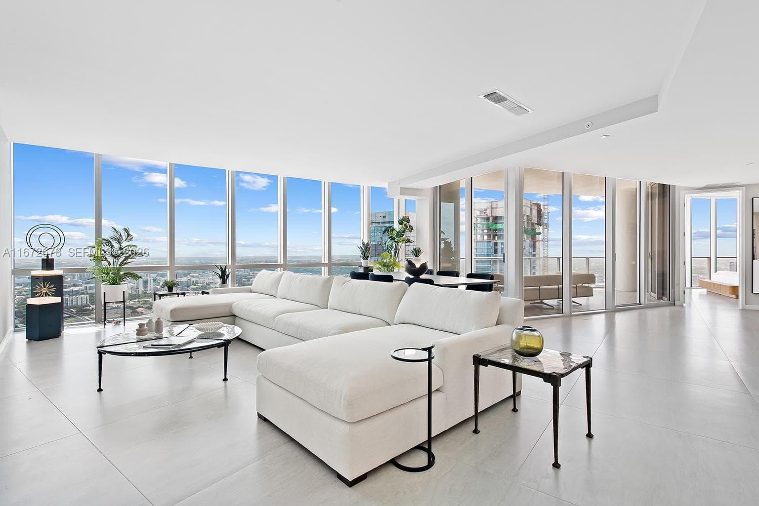 851 NE 1st Ave # PH 5402, Miami, FL 33132 — zdjęcie 2