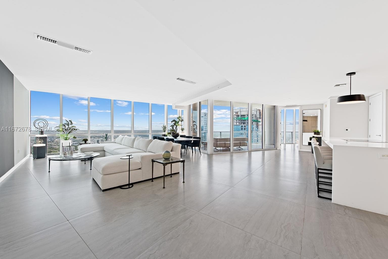 851 NE 1st Ave # PH 5402, Miami, FL 33132 — zdjęcie 3