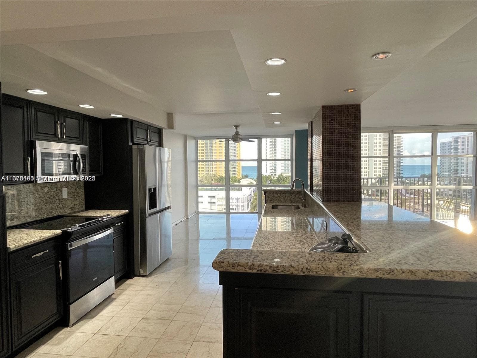 1000 Parkview Dr # 920, Hallandale Beach, FL 33009