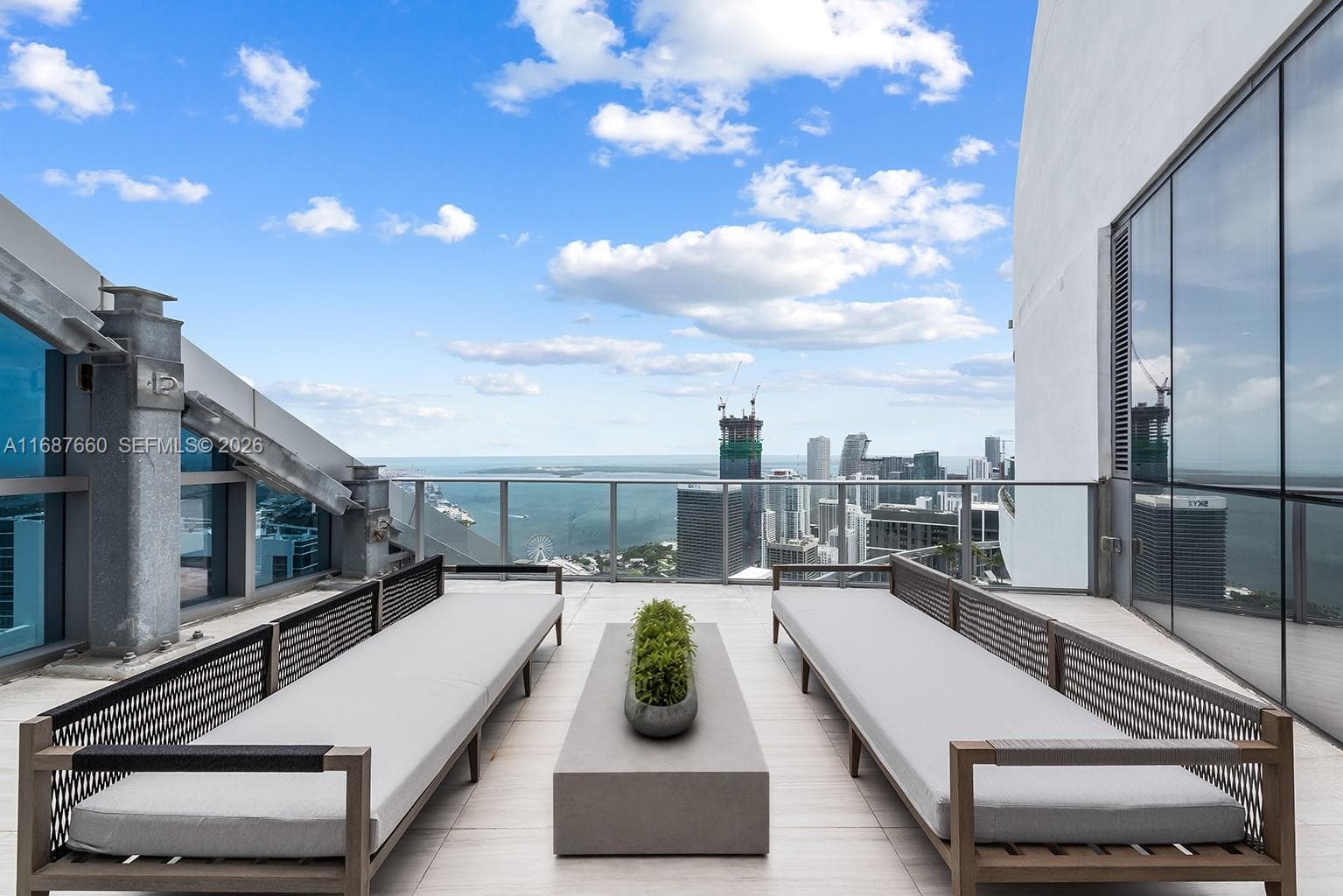 851 NE 1st Ave # PH 5700, Miami, FL 33132 — zdjęcie 3