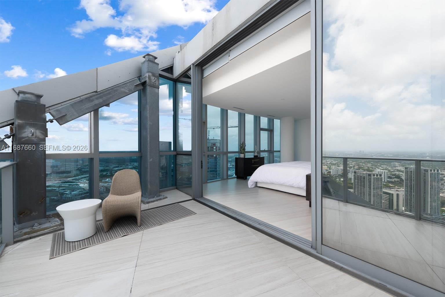 851 NE 1st Ave # PH 5700, Miami, FL 33132 — zdjęcie 4