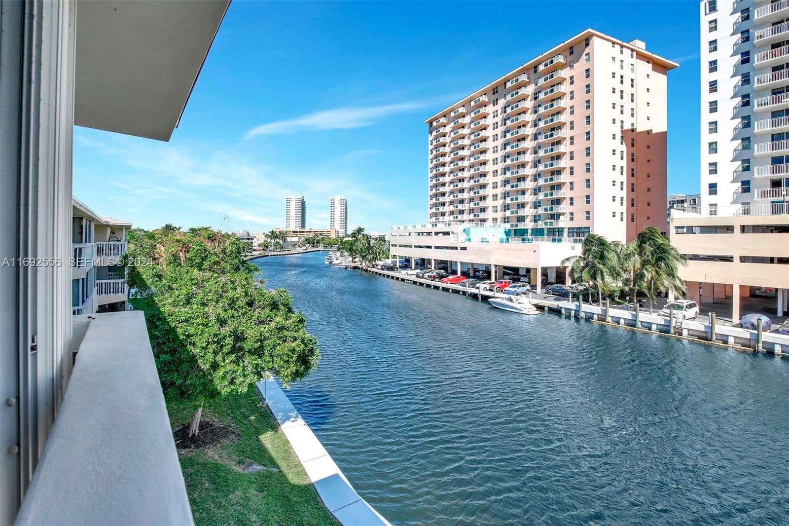 450 Paradise Isle Blvd # 307 & 308, Hallandale Beach, FL 33009 — zdjęcie 2