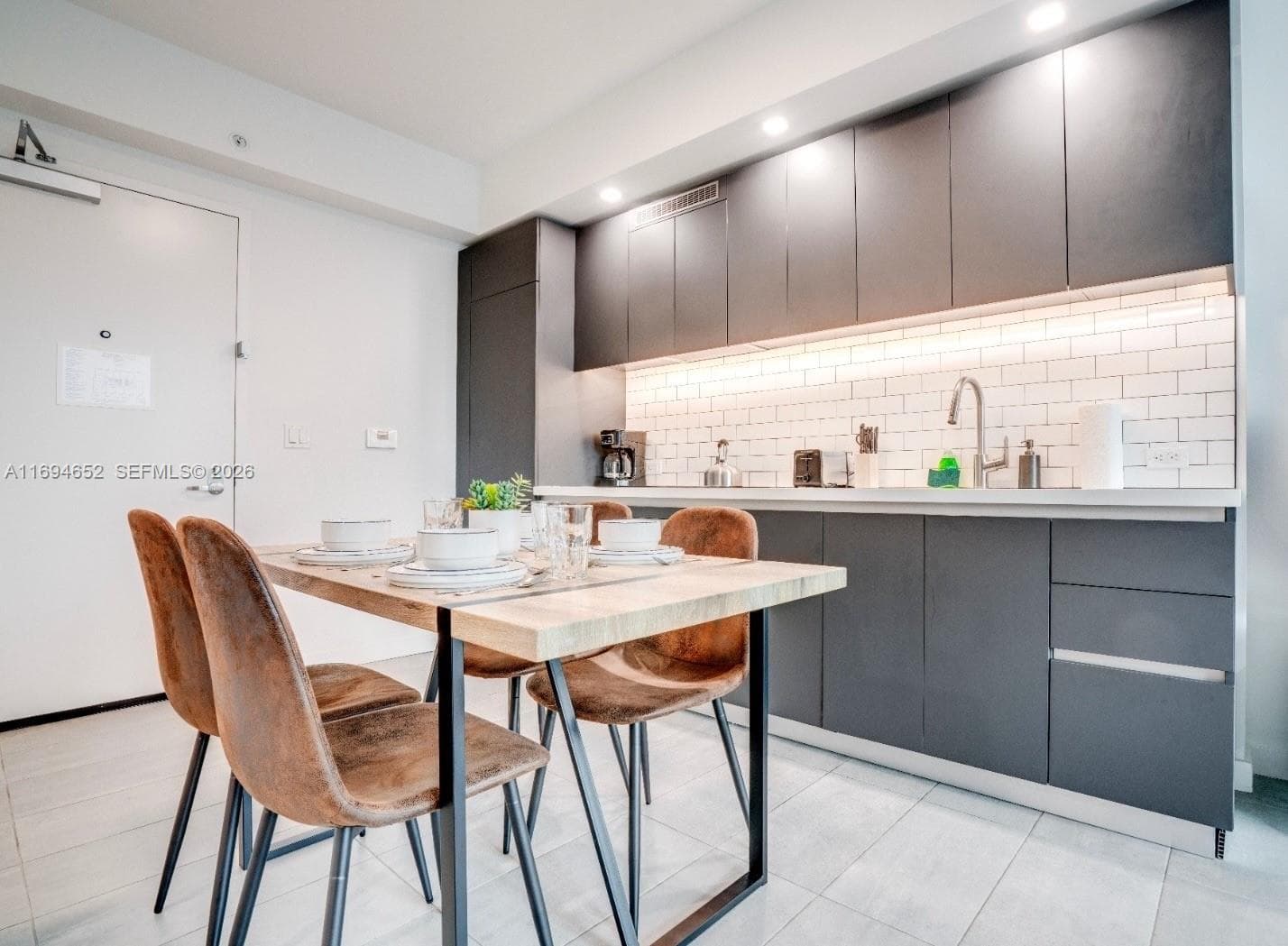 227 NE 2nd St # 1705, Miami, FL 33132 — zdjęcie 2