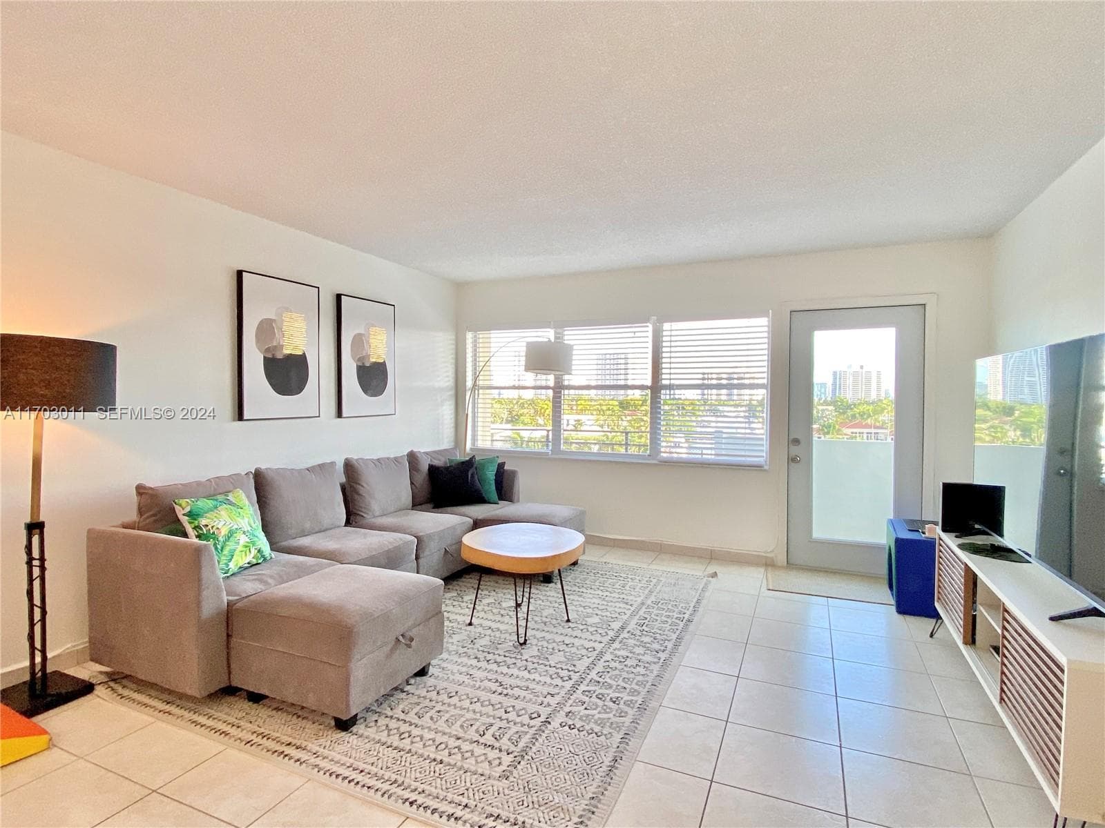 401 Golden Isles Dr # 505, Hallandale Beach, FL 33009 — zdjęcie 4