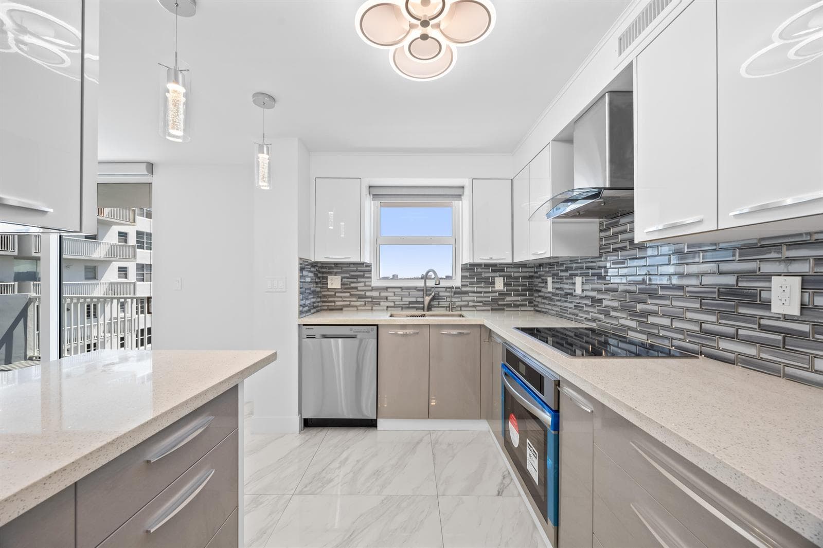 137 Golden Isles Drive # 914, Hallandale Beach, FL 33009 — zdjęcie 2