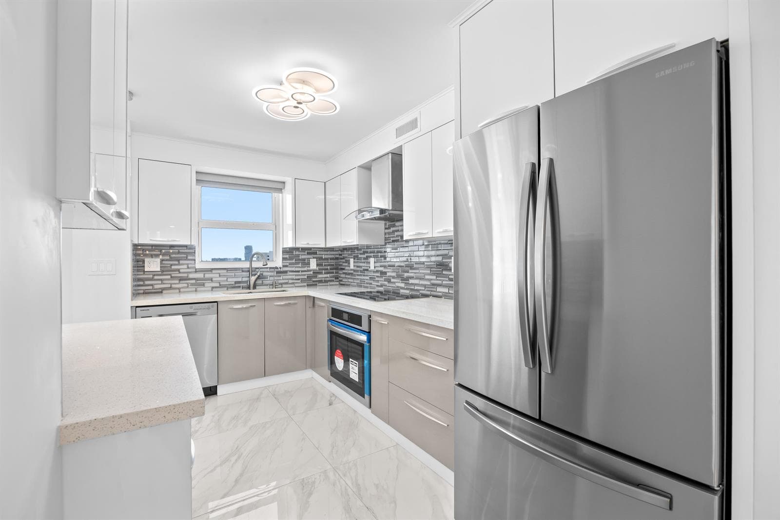 137 Golden Isles Drive # 914, Hallandale Beach, FL 33009 — zdjęcie 3