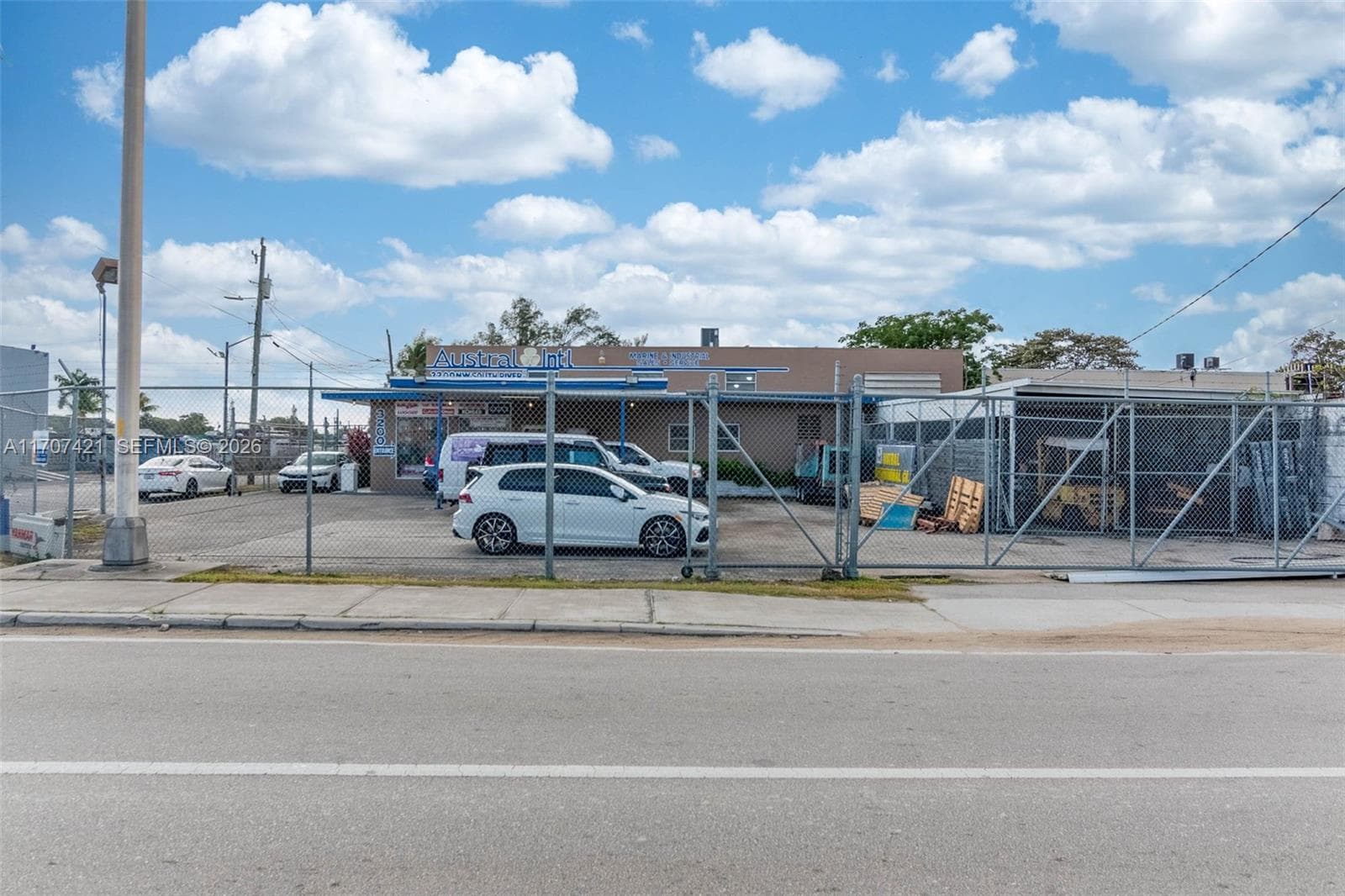 3200 NW South River Dr, Miami, FL 33142 — zdjęcie 4