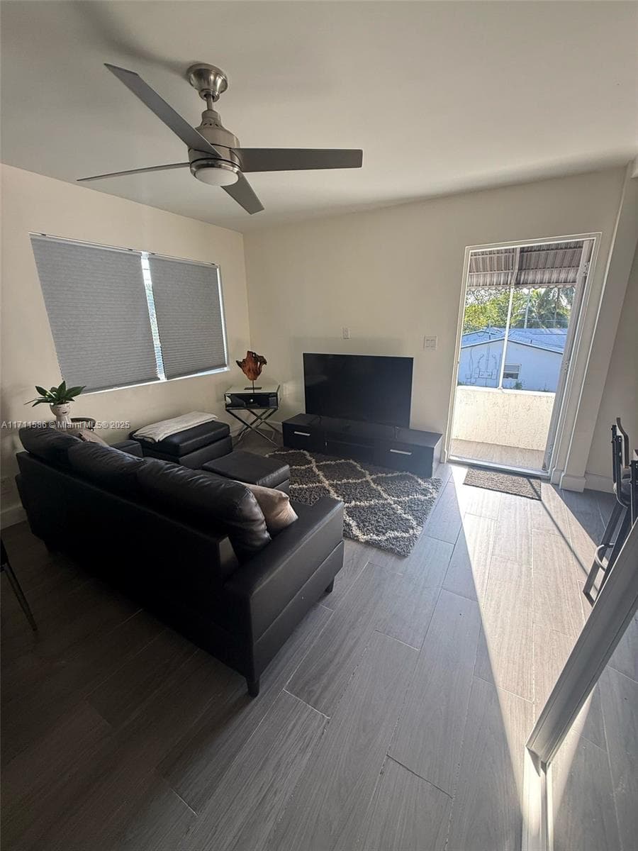 241 NW 34th Ter, Miami, FL 33127 — zdjęcie 2