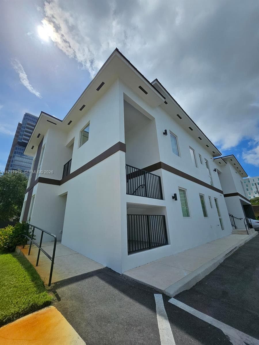 210 SE 10th St, Hallandale Beach, FL 33009 — zdjęcie 2