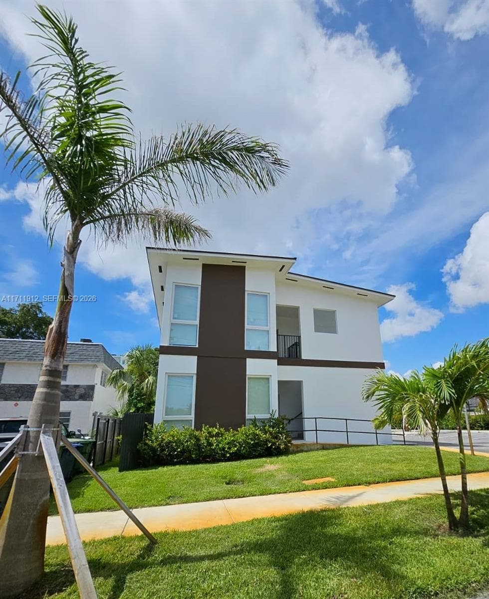 210 SE 10th St, Hallandale Beach, FL 33009 — zdjęcie 3