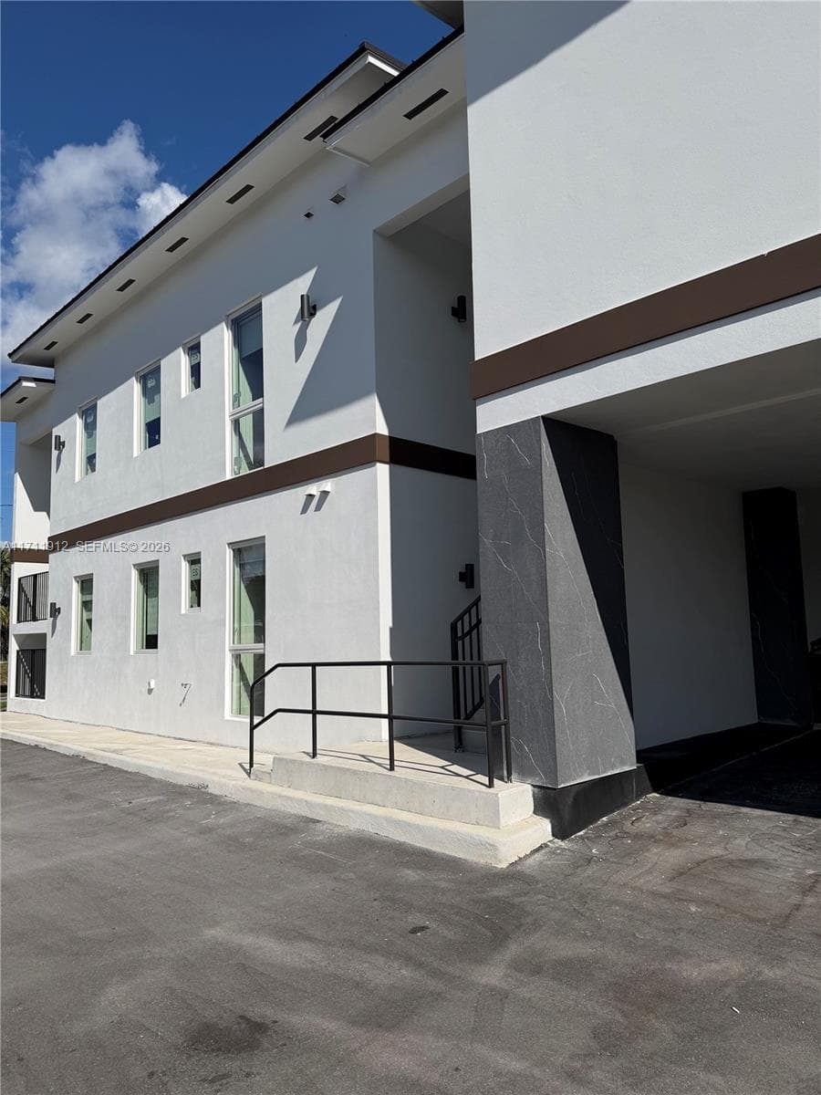 210 SE 10th St, Hallandale Beach, FL 33009 — zdjęcie 5