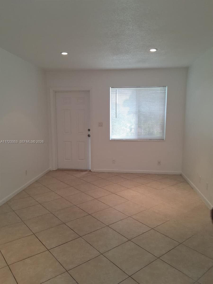 1231 NE 23rd Ave, Pompano Beach, FL 33062 — zdjęcie 5