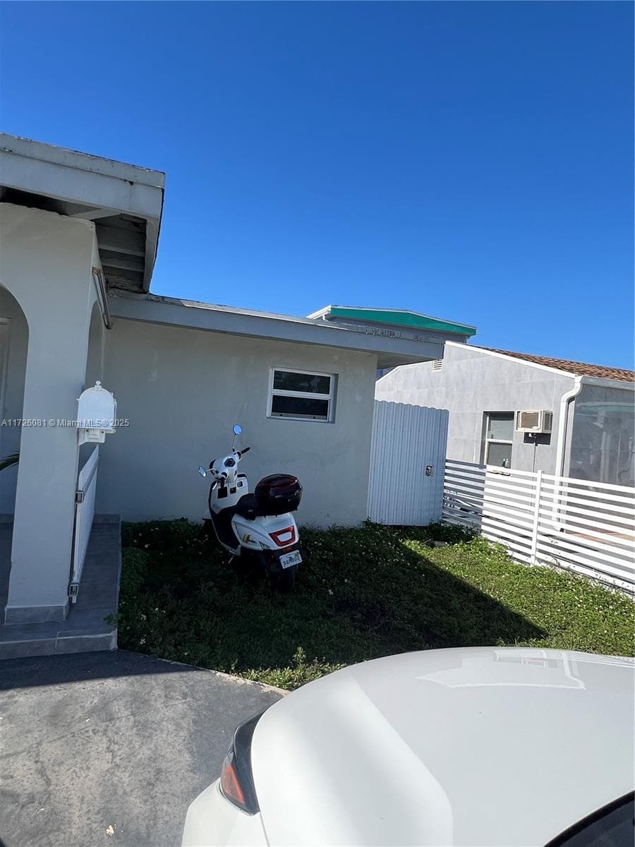 720 NW 30th Ave, Miami, FL 33125 — zdjęcie 3