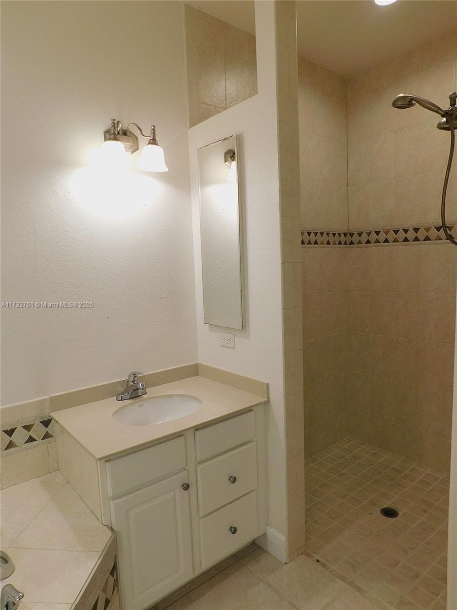 617 SE 7 ST, Cape Coral, FL 33990 — zdjęcie 4